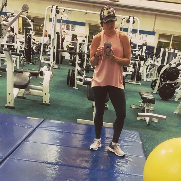 Meet your Posher, Caitlyn - Picture 5 of 6